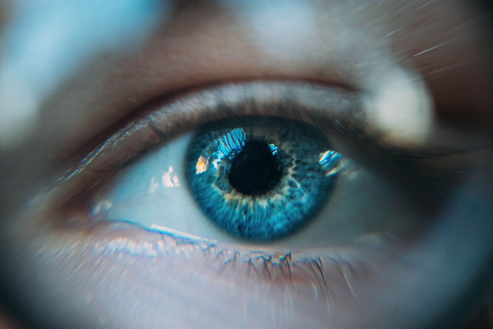 Dilated eyes (Image via Unsplash/Ion Fet)