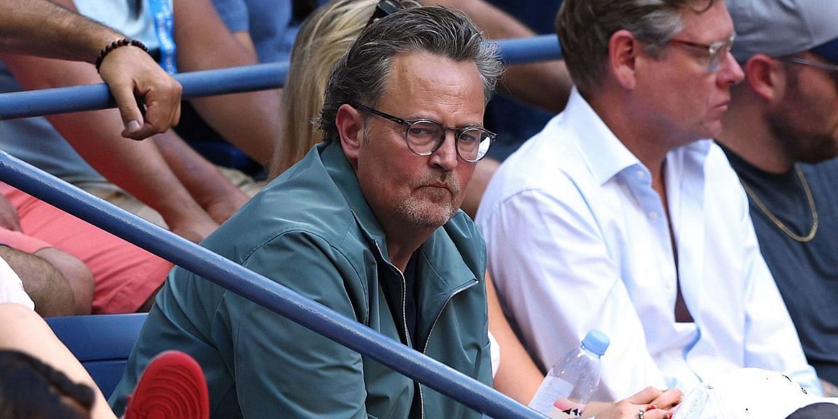 Matthew Perry watches Iga Swiatek in action at the US Open 2022