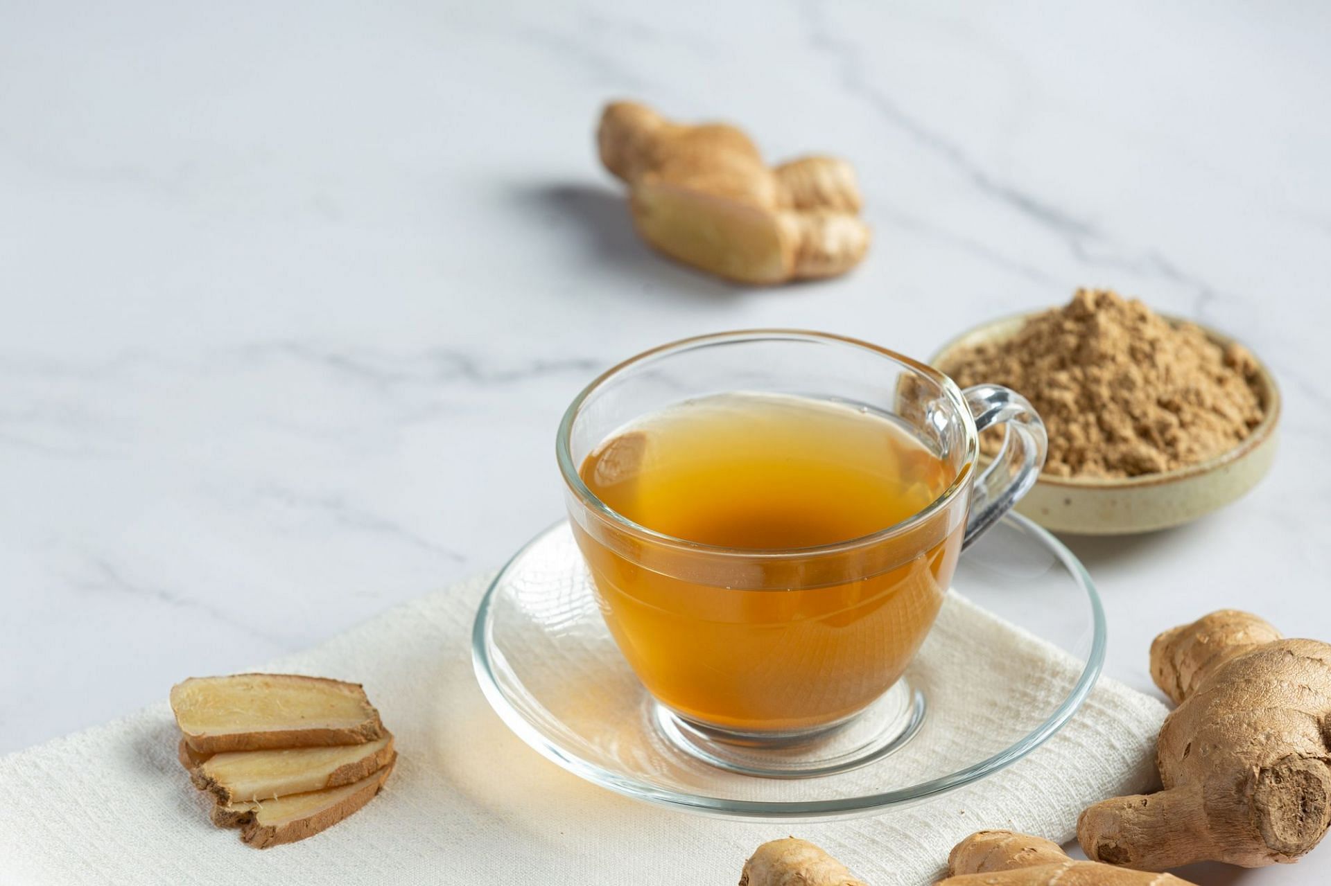 Ginger and turmeric are a very good combination for detox tea (Image by jcomp on Freepik)