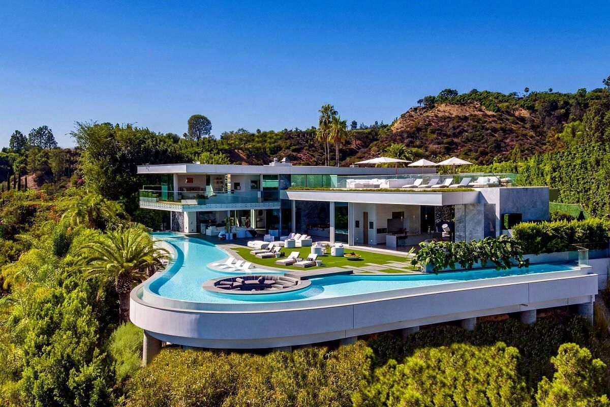 LeBron&#039;s $54 million worth mansion