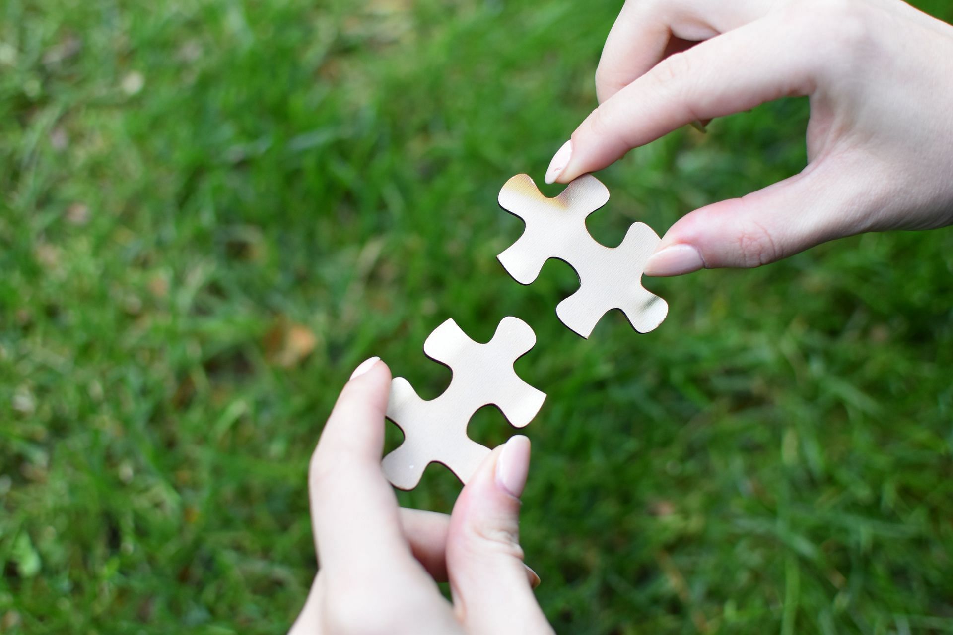 Playing jigsaw puzzle can sharpen your memory skills (Image via Unsplash/Vardan Papikyan)