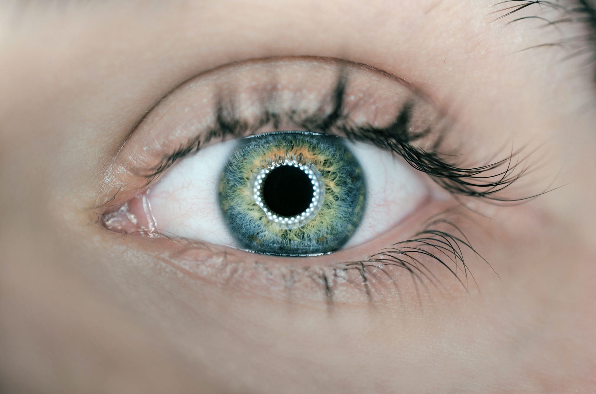 Dilated eyes (Image via Unsplash/Arteum)