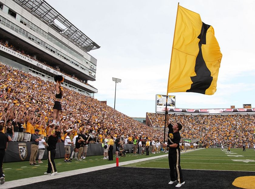 What is the Capacity of Kinnick Stadium?