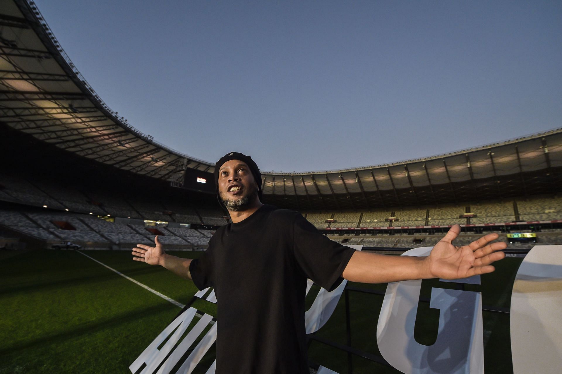 Ronaldinho visited Kolkata for the first time.