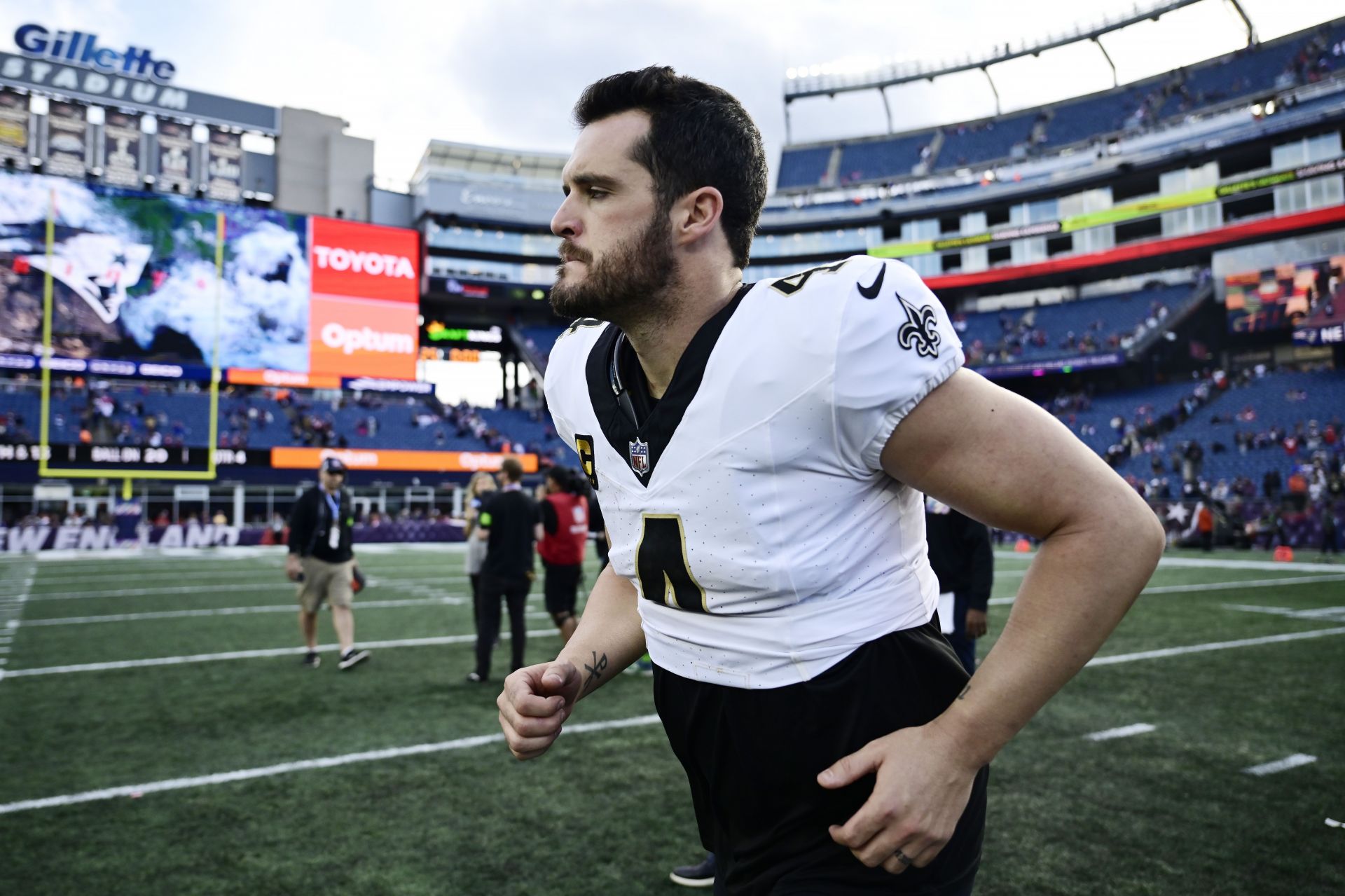 New Orleans Saints quarterback Derek Carr