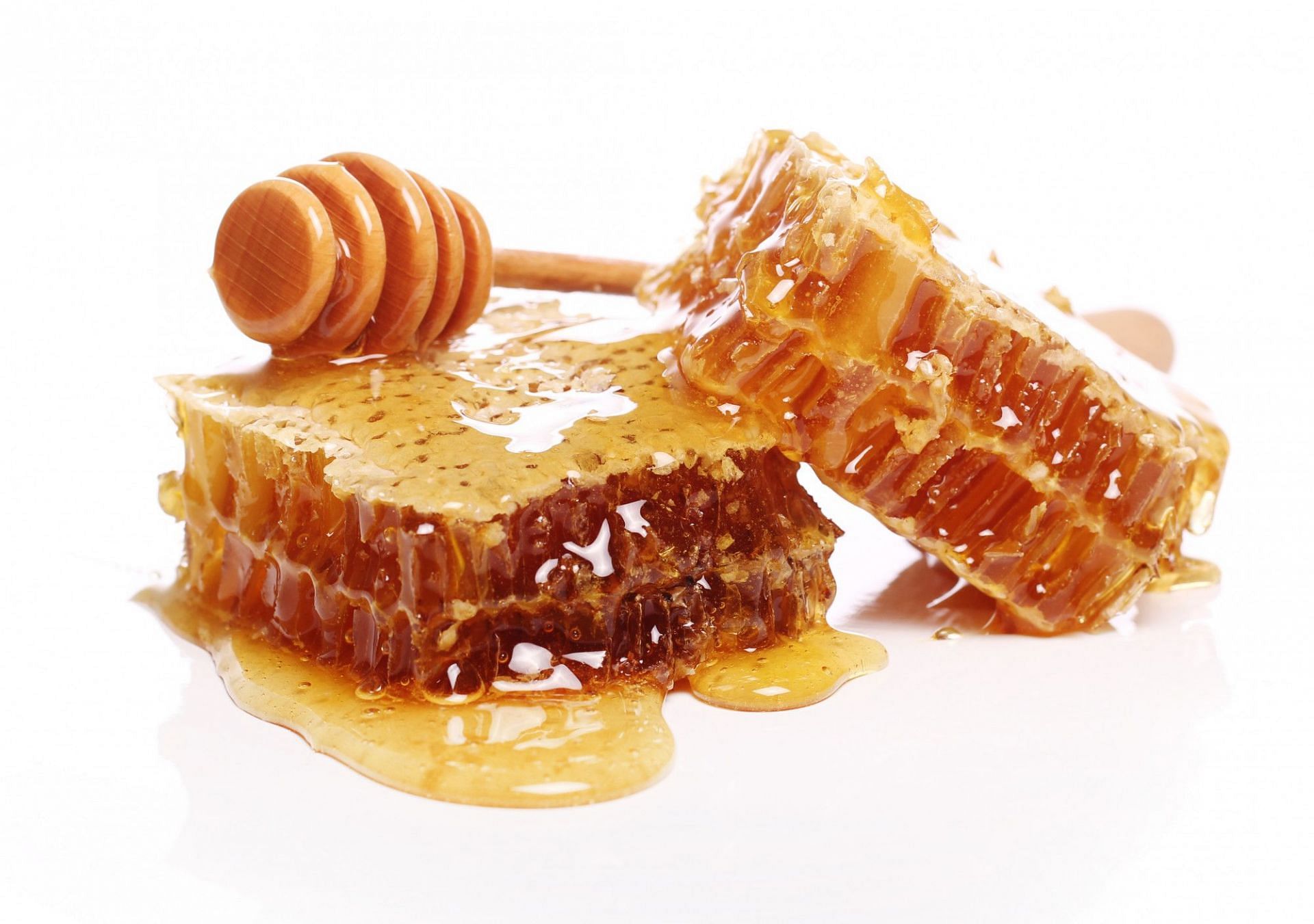 The chief constituent of a mead drink, i.e. honey is known to offer a wide range of benefits when consumed in moderation (Image via freepik)