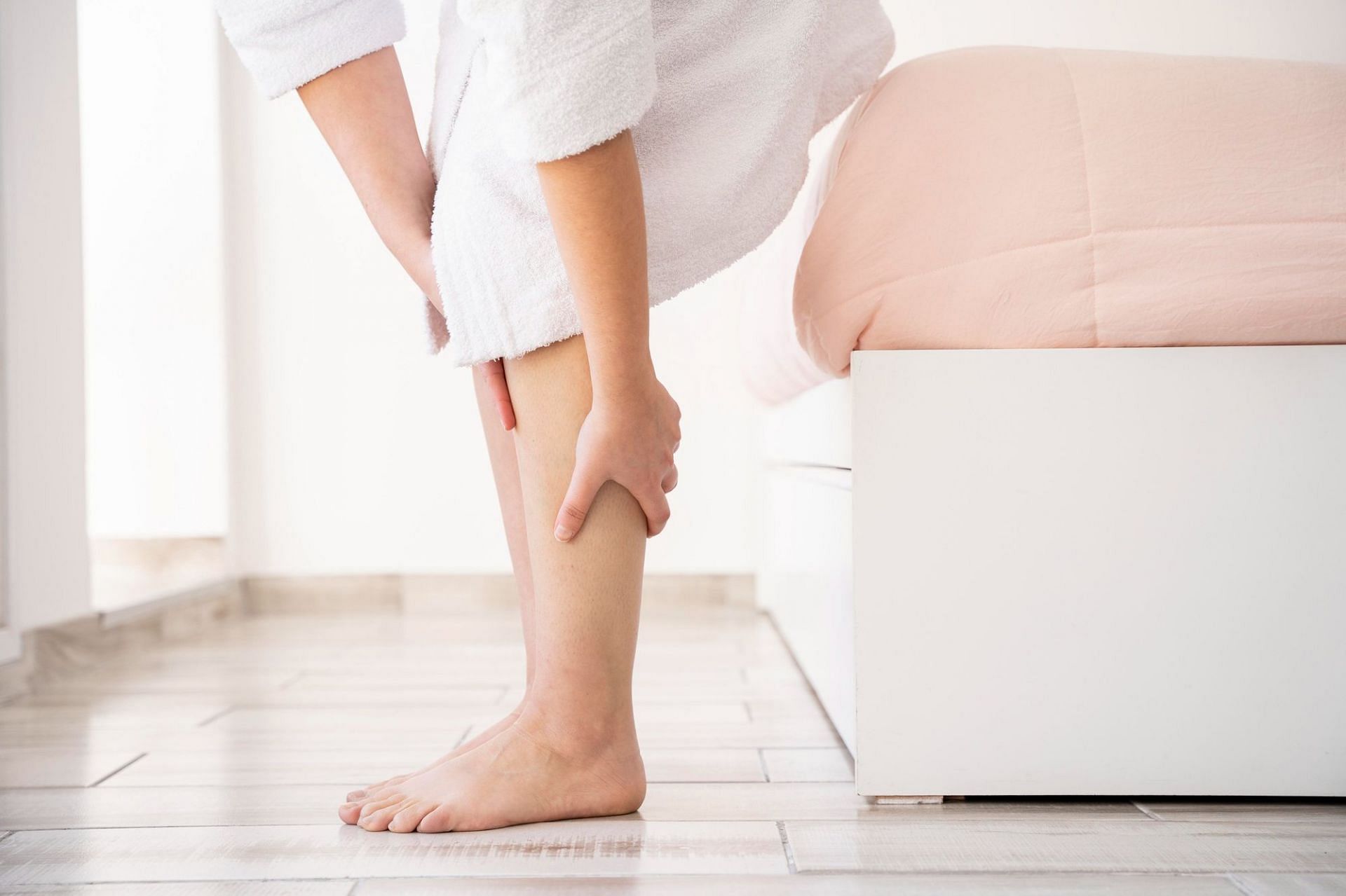 Fungal infection can cause itchy ankles, especially at night. (Image via Freepik)