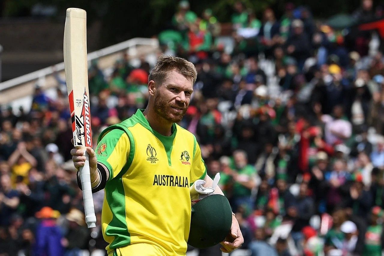 David Warner acknowledging the appluase from the crowd after his 166 vs Bangladesh [Getty Images]