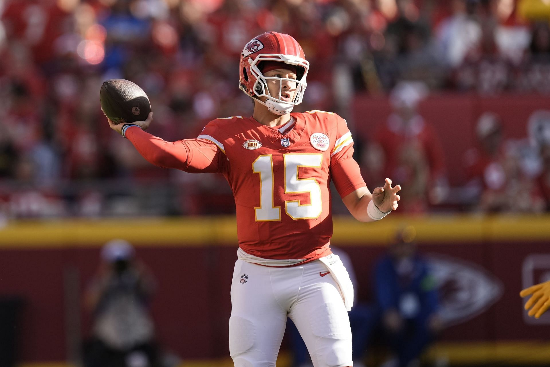 Patrick Mahomes will play