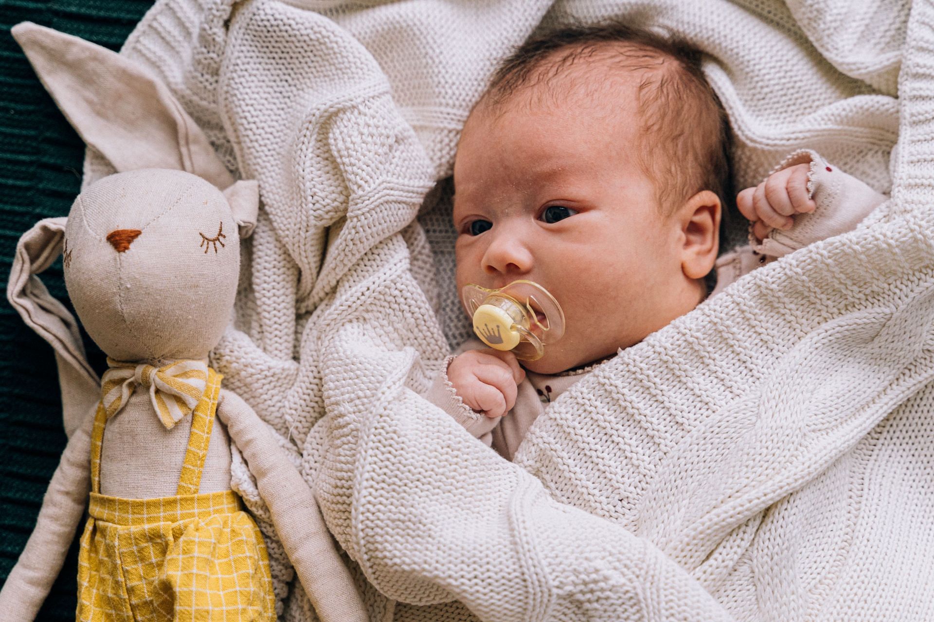 Pacifier teeth (Image via Pexels/Antoni Shkraba)