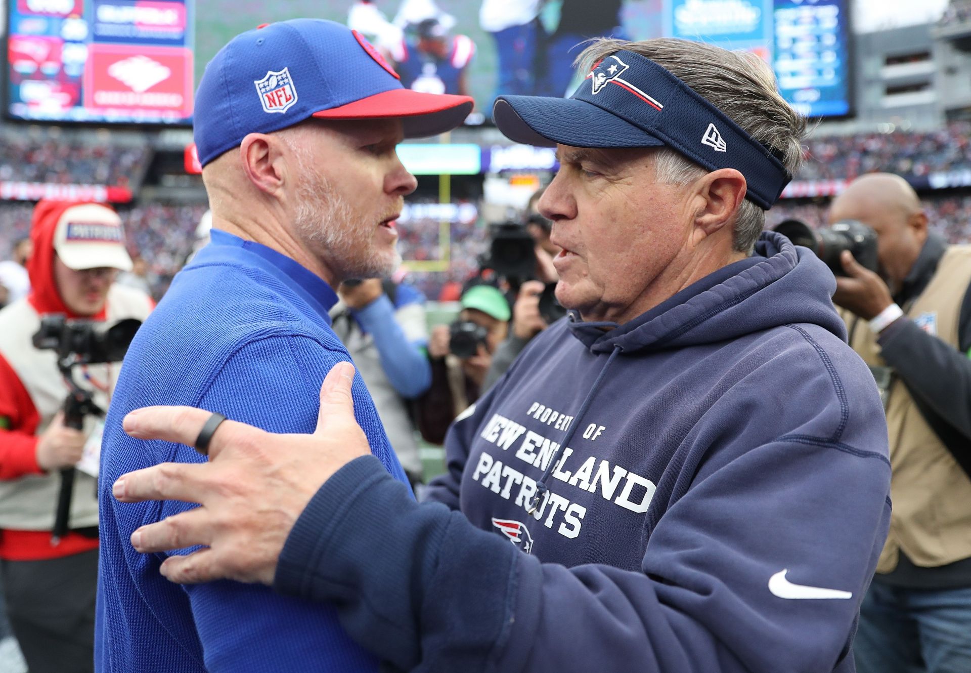 Buffalo Bills HC Sean McDermott (l) and New England Patriots HC Bill Belichick (r)