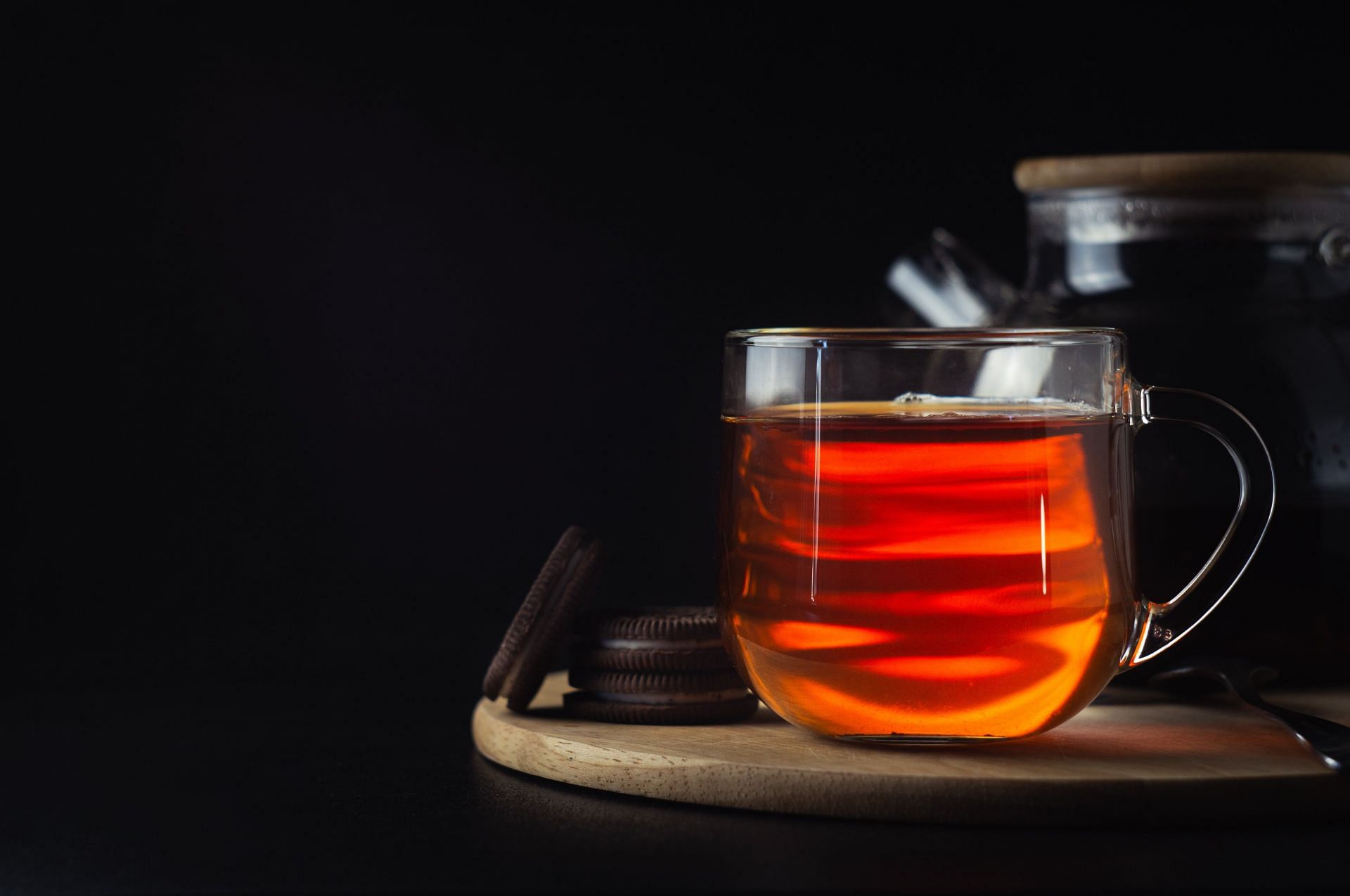Benefits of drinking dark tea everyday (Image via Unsplash / Konstantin Evdokimov)