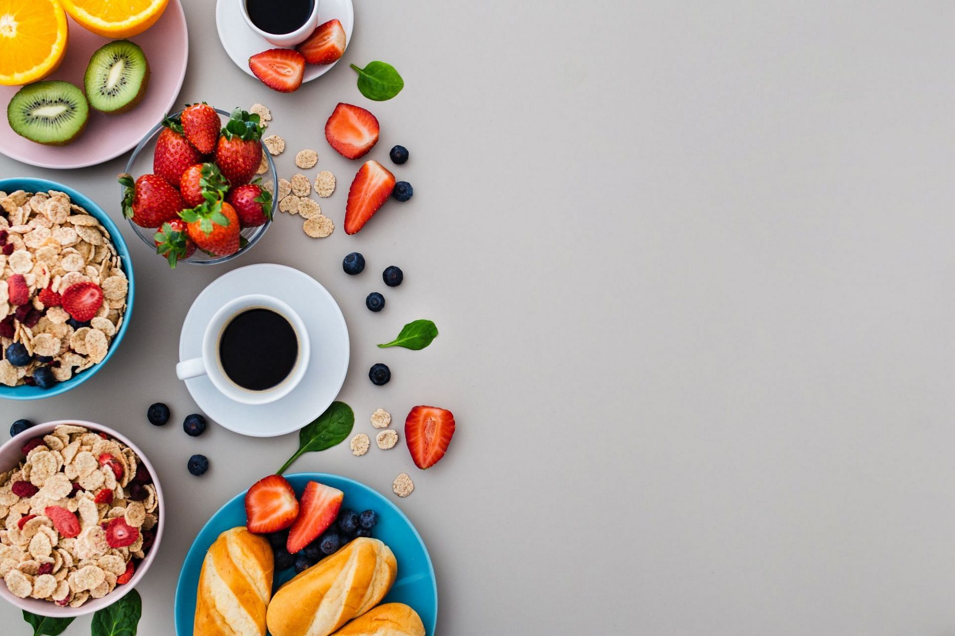 A balanced diet is important for a good start to the day (Image by denamorado on Freepik)