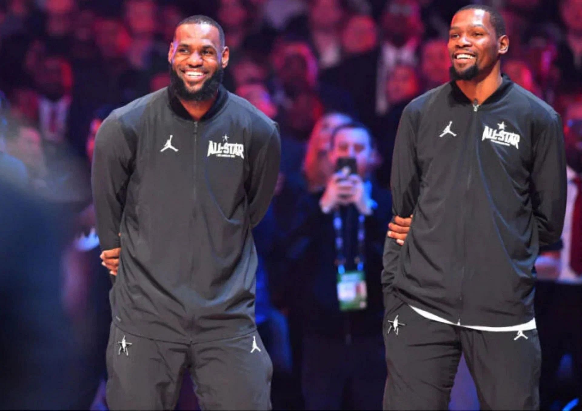 The long-awaited encounter of LeBron James (L) and Kevin Durant (R) after five years was featured in the Lakers-Suns showdown on Thursday.