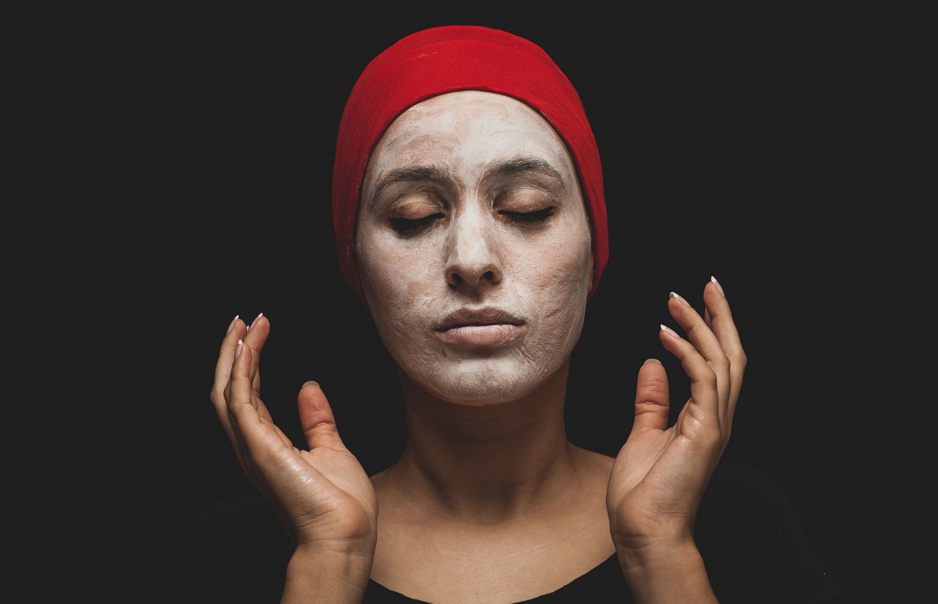 Skin cycling routine (Image via Unsplash/Engin Akyurt)