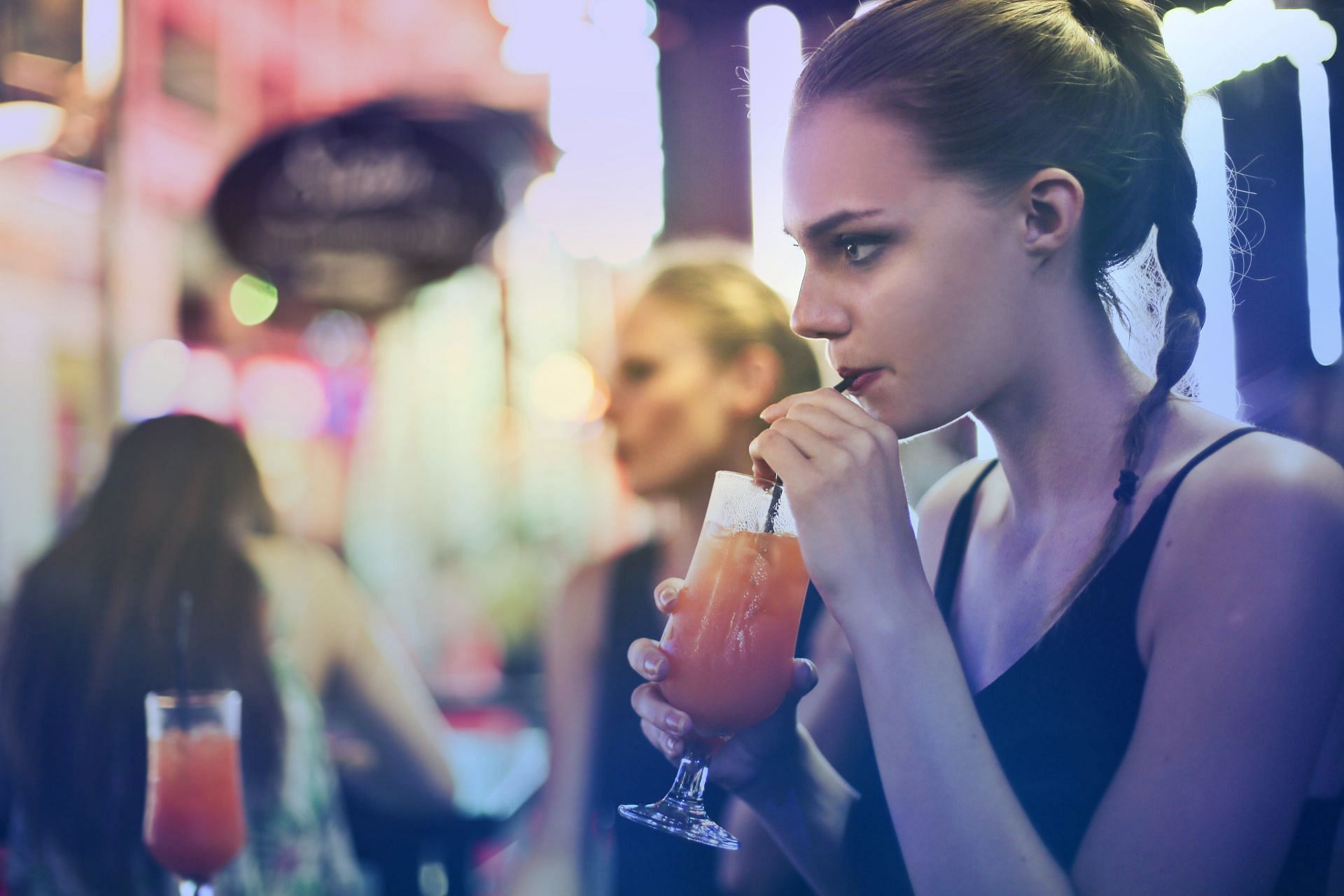 Tips to practice mindful drinking (image sourced via Pexels / Photo by Andrea)