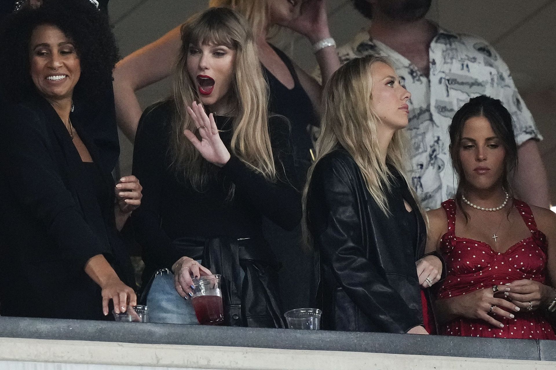 Taylor Swift cheering on Travis Kelce