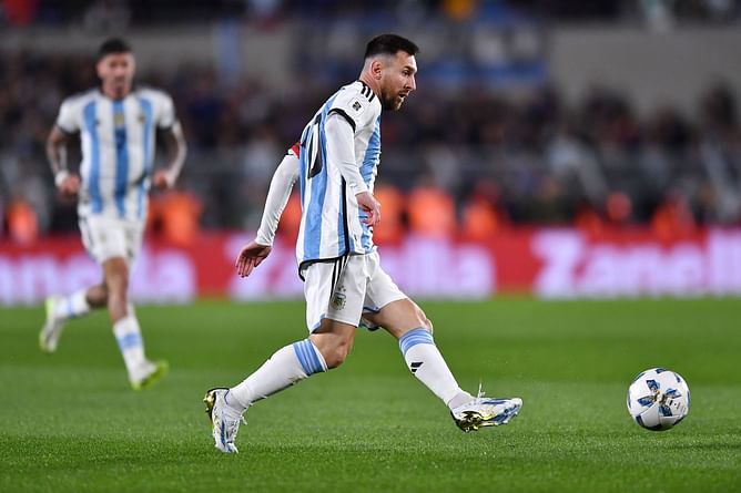 “It’s very beautiful” - Argentina star in awe as he finds out Lionel Messi referred to him as best player in the world in his position