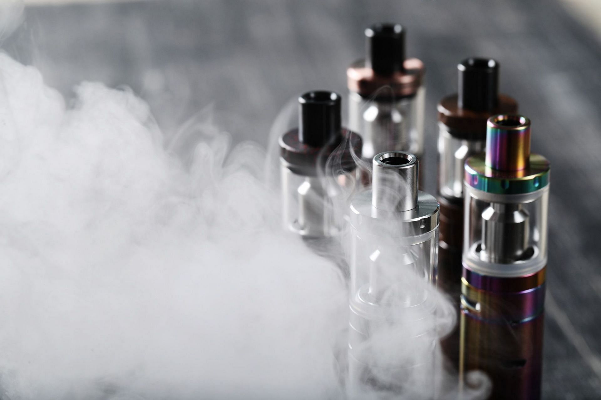Frequent e-cigarrete users should be wary of a condition called vapers tongue (Image via freepik)