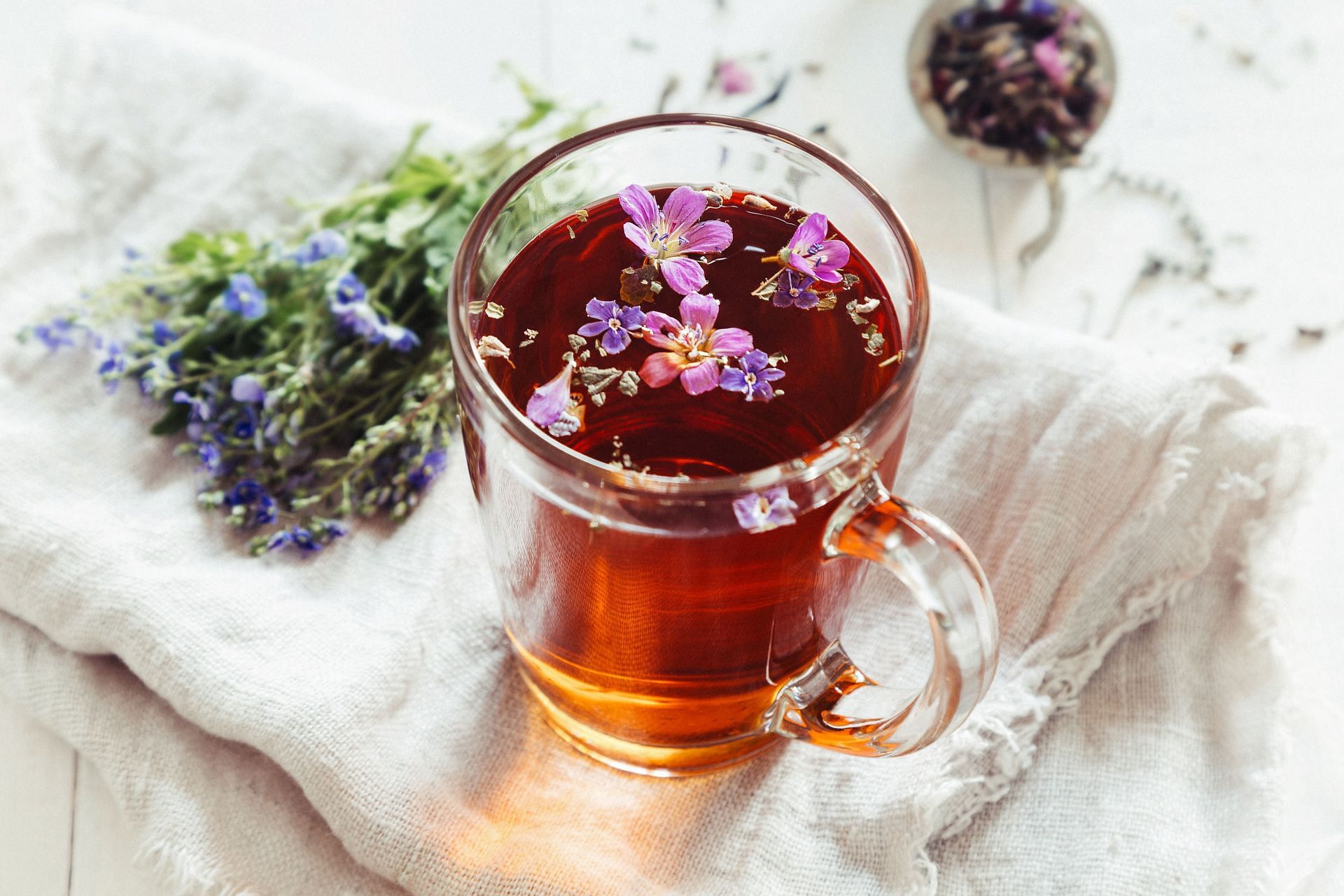 Some drinks lower period cramps. (Image via Unsplash/ Elena Leya)