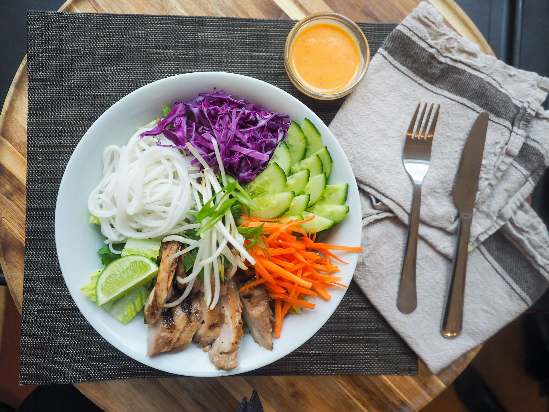 Healthy salad dressings (Image via Pexels/Jer Chung)