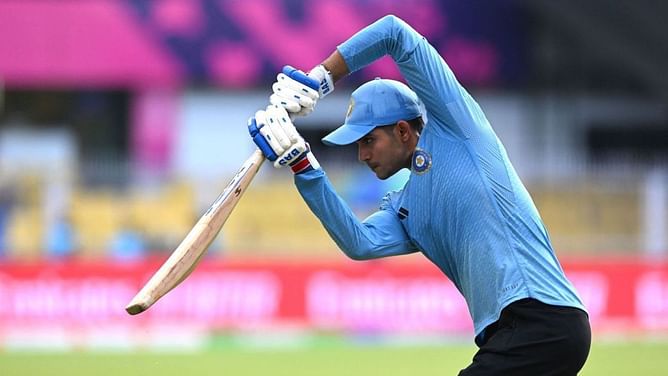 World Cup 2023 : शुभमन गिल को हुआ डेंगू, ट्विटर पर फैंस कर रहे उनके जल्द ठीक होने की कामना