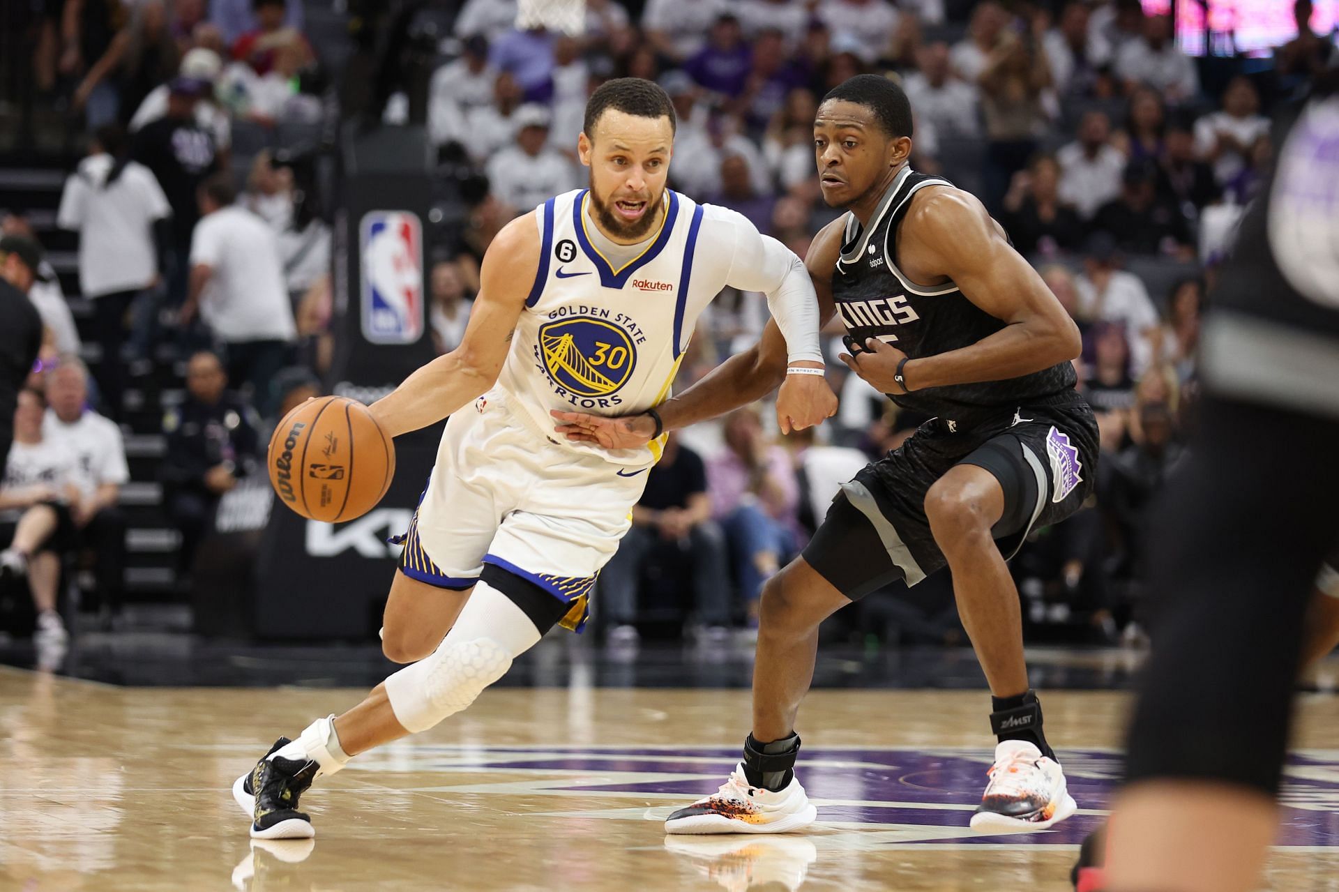 Steph Curry of the Golden State Warriors and De&#039;Aaron Fox of the Sacramento Kings