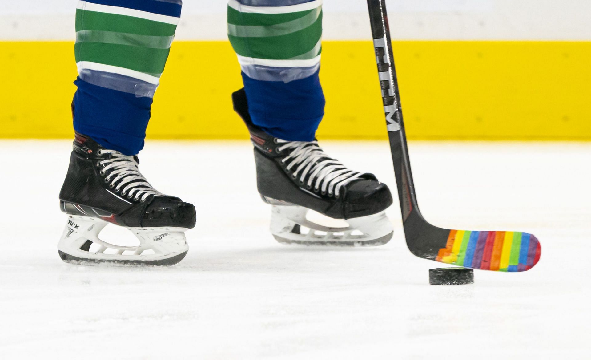 It's time to say goodbye to sock tape!  Hockey in Society / Hockey dans la  société