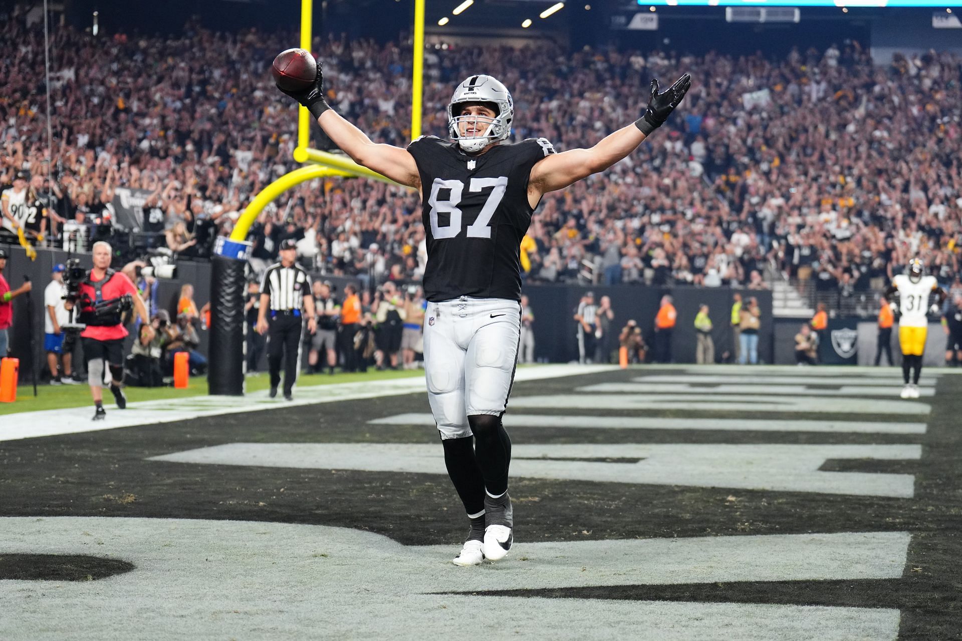 Michael Mayer Fantasy Outlook: Exploring Raiders TE’s Projection After ...