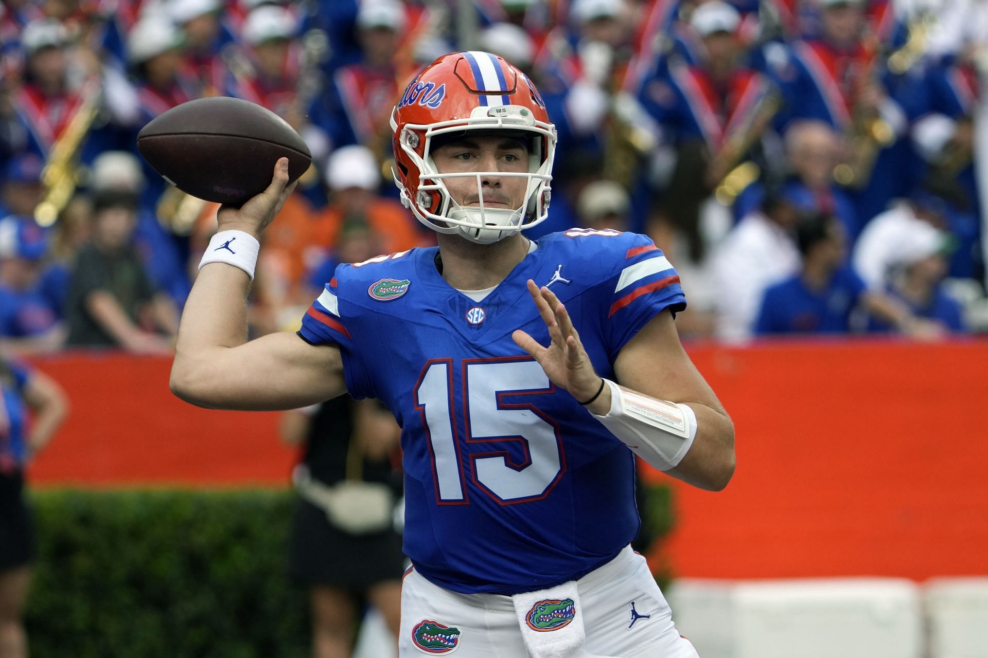 Florida QB Graham Mertz’s GF Alexis Loomans shares mirror selfie from