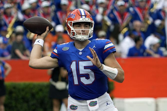 Florida QB Graham Mertz’s GF Alexis Loomans shares mirror selfie from University of South Carolina ahead of Week 7 clash