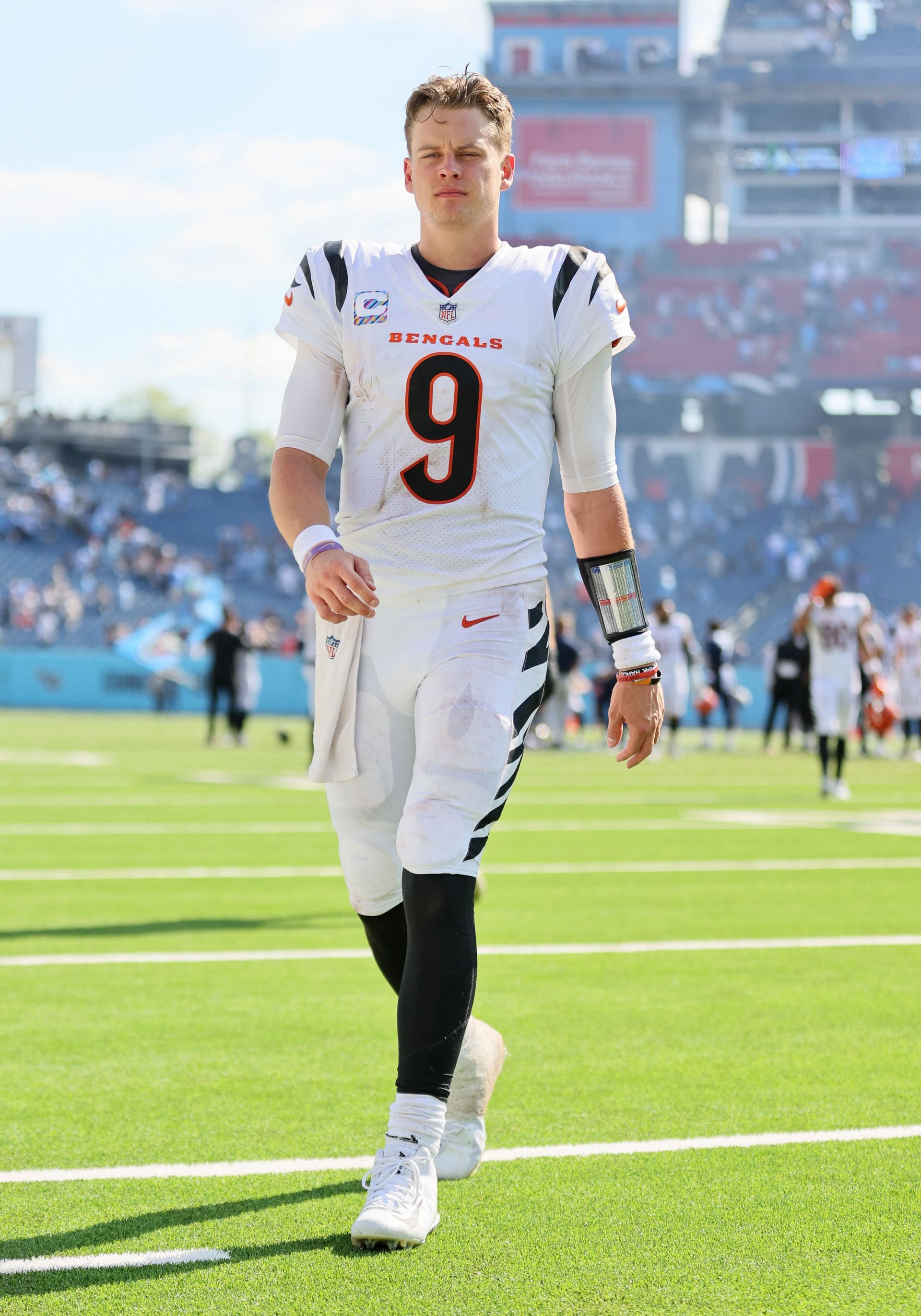 Joe Burrow becomes just 5th FBS QB to surpass 5,000 yards passing