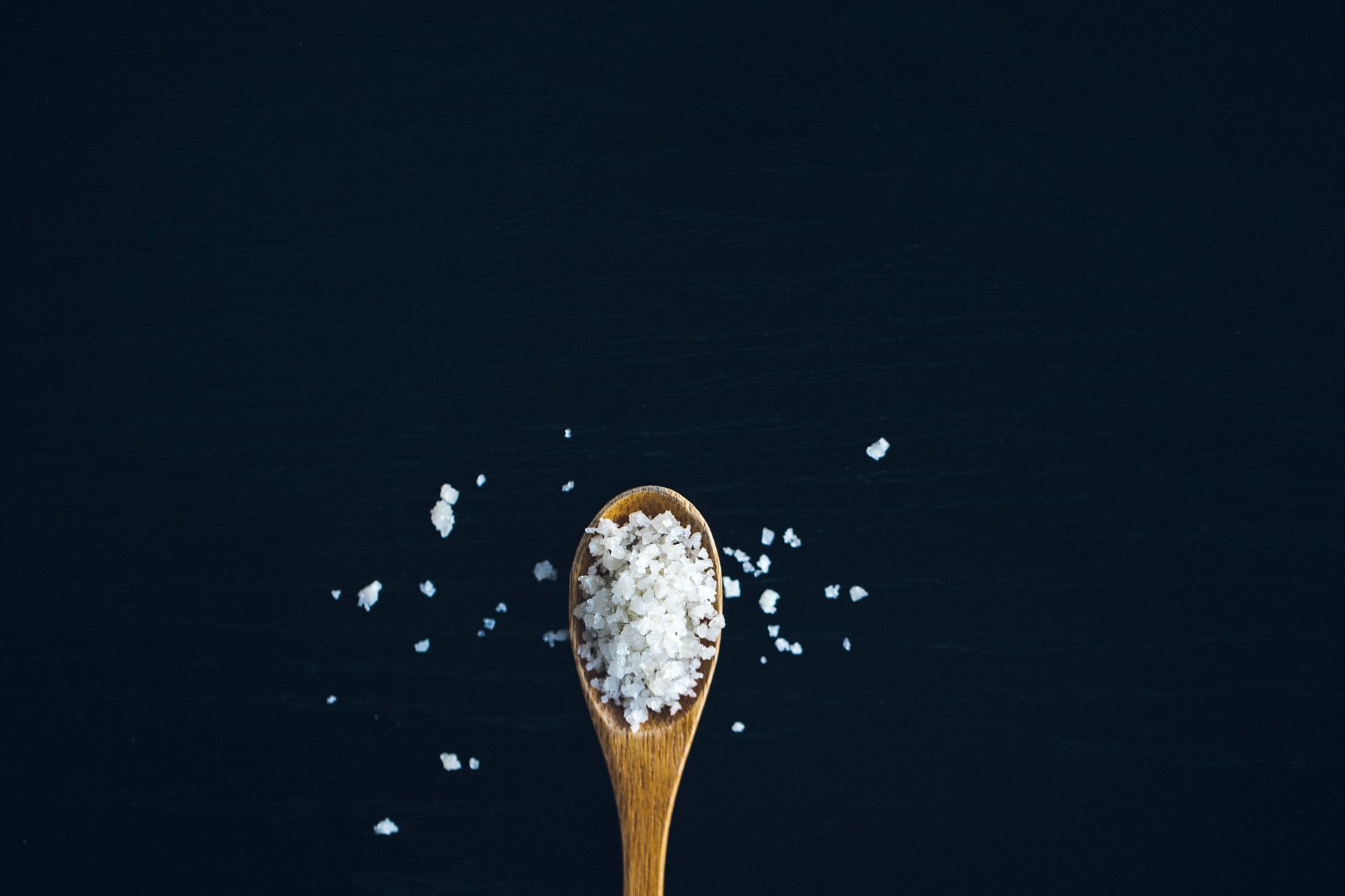 Salt and weight gain (Image via Unsplash/Jason)