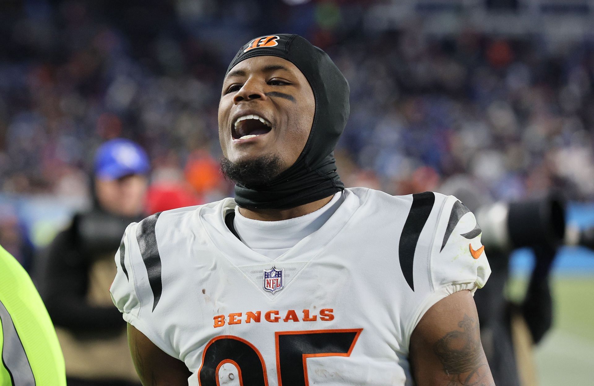 Bengals' Higgins has fractured rib; team not considering sitting