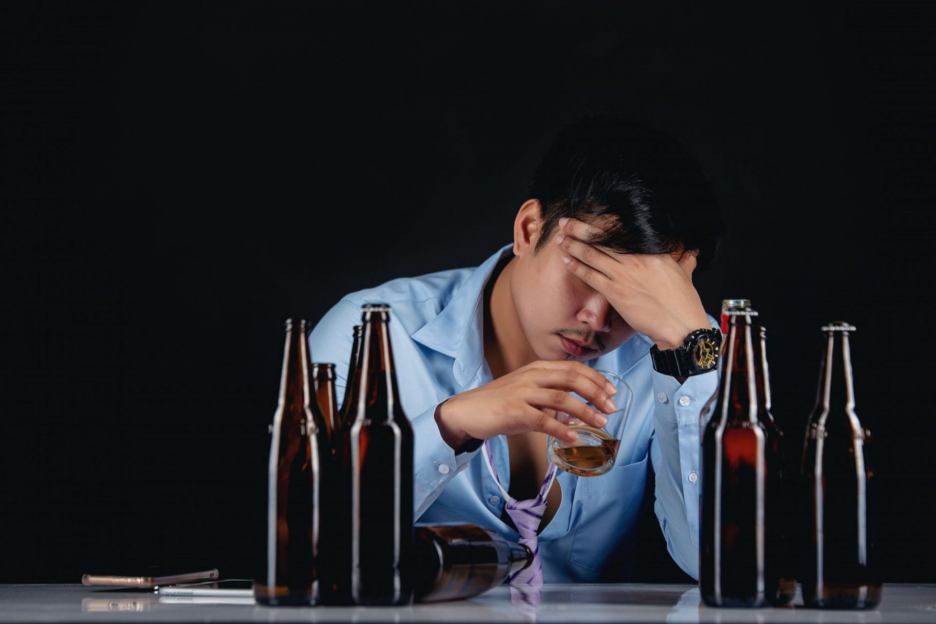 Binge drinking (Image by jcomp on Freepik)