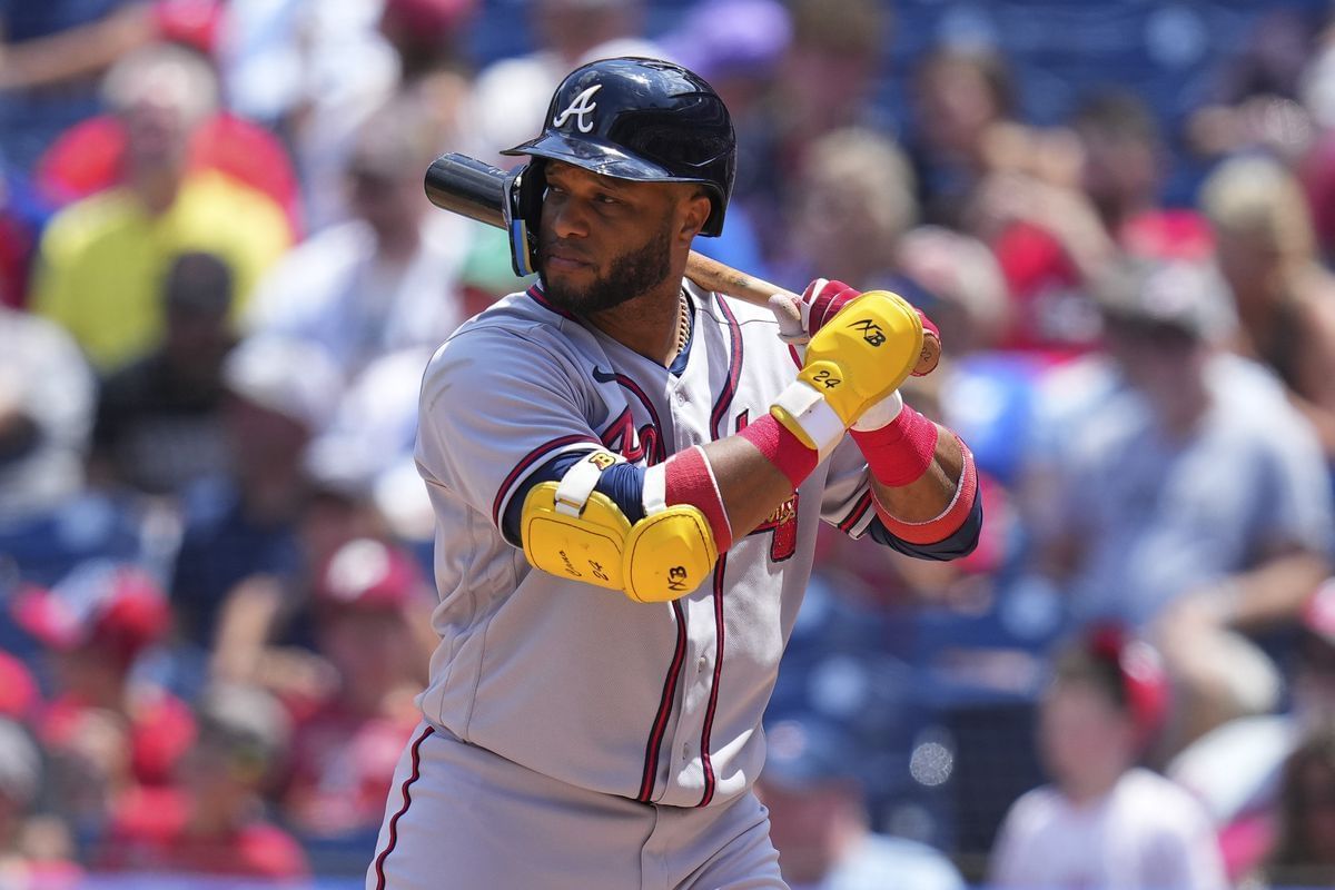 Which Braves players have a .300+ career batting average? MLB