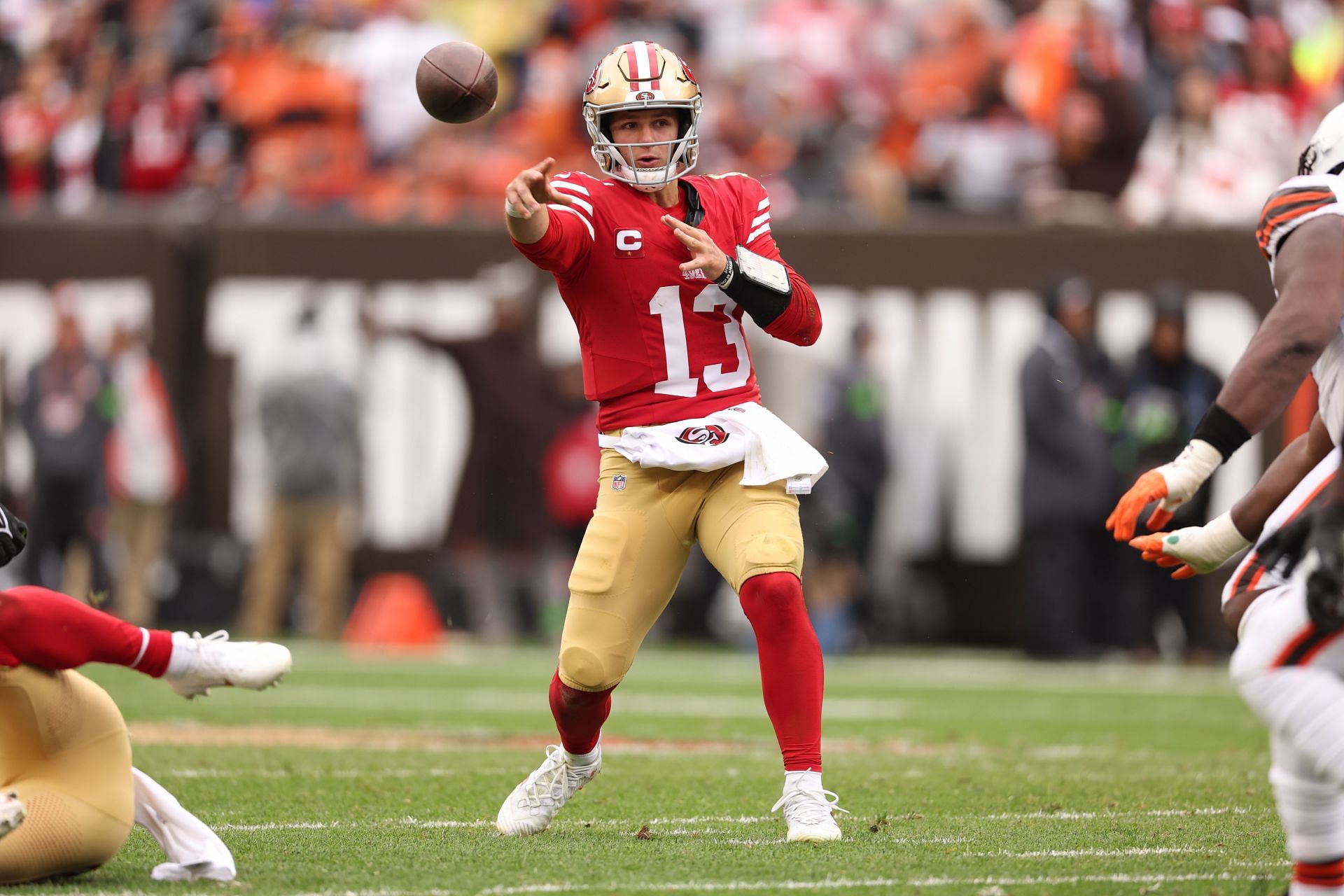 Brock Puedy throwing a pass vs the Cleveland Browns