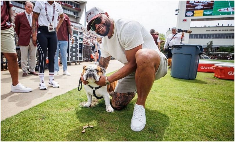 Dak (Bulldogs Live Mascot) with Dak Prescott