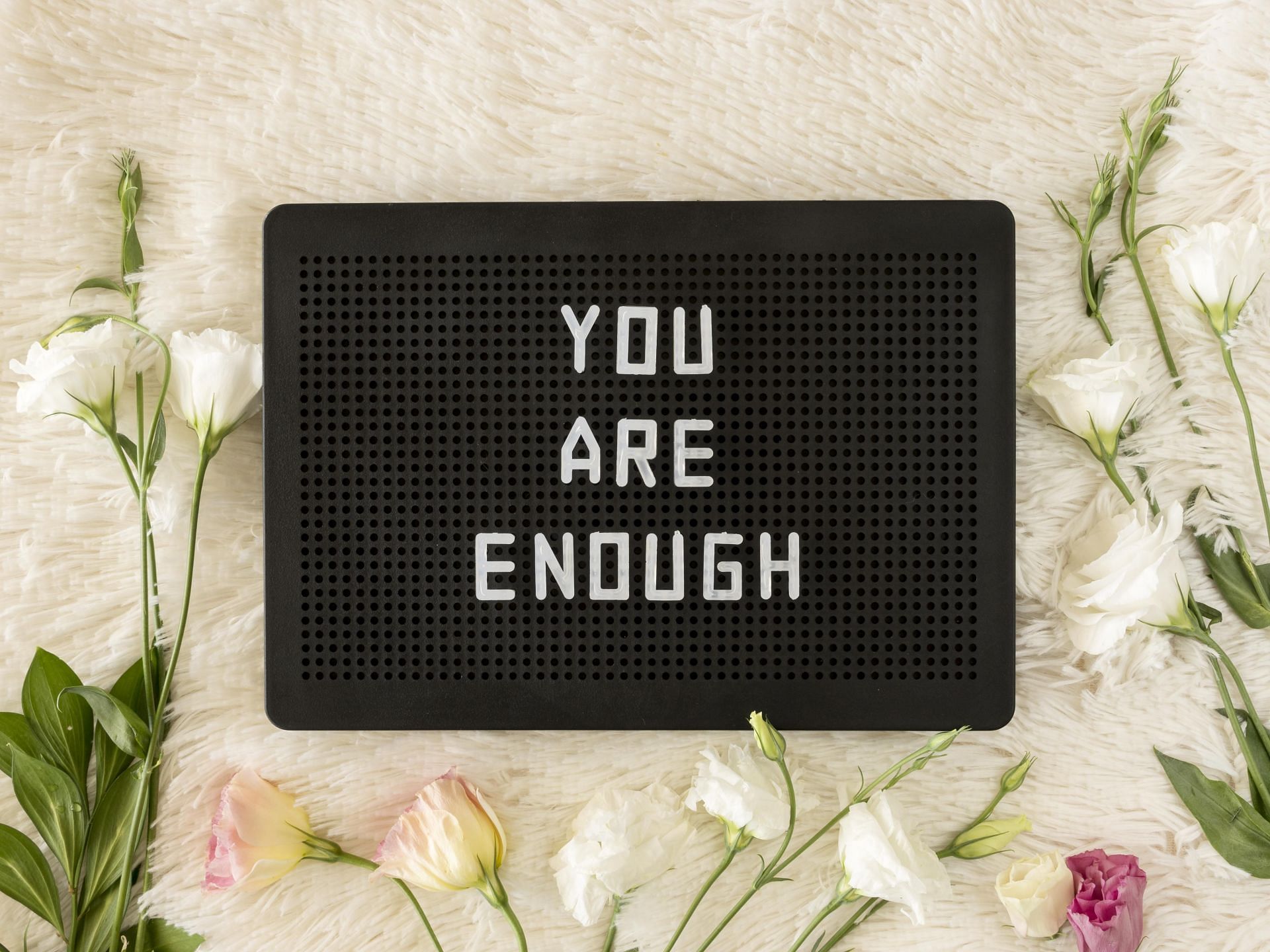 You are amazing as you are. (Image via Freepik/ freepik)