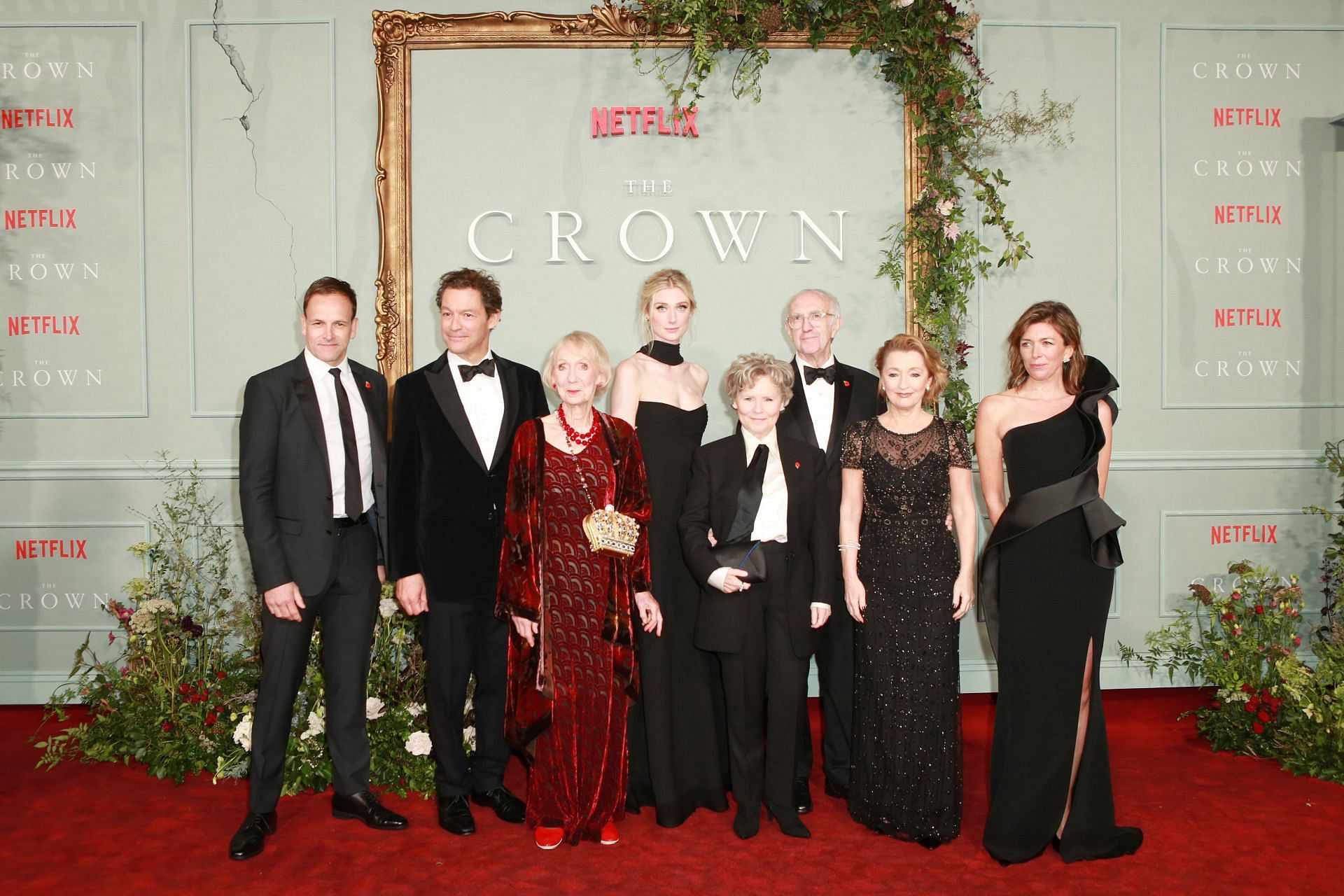 The cast of The Crown at its London premiere in 2022 (Image via X/@TheCrownNetflix)