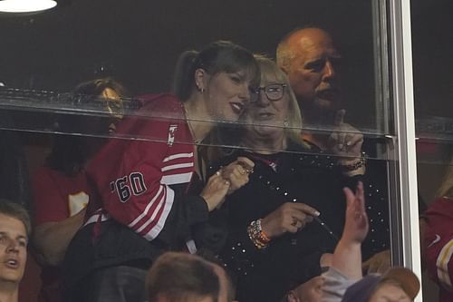 Taylor Swift and Travis Kelce's mom watching the game