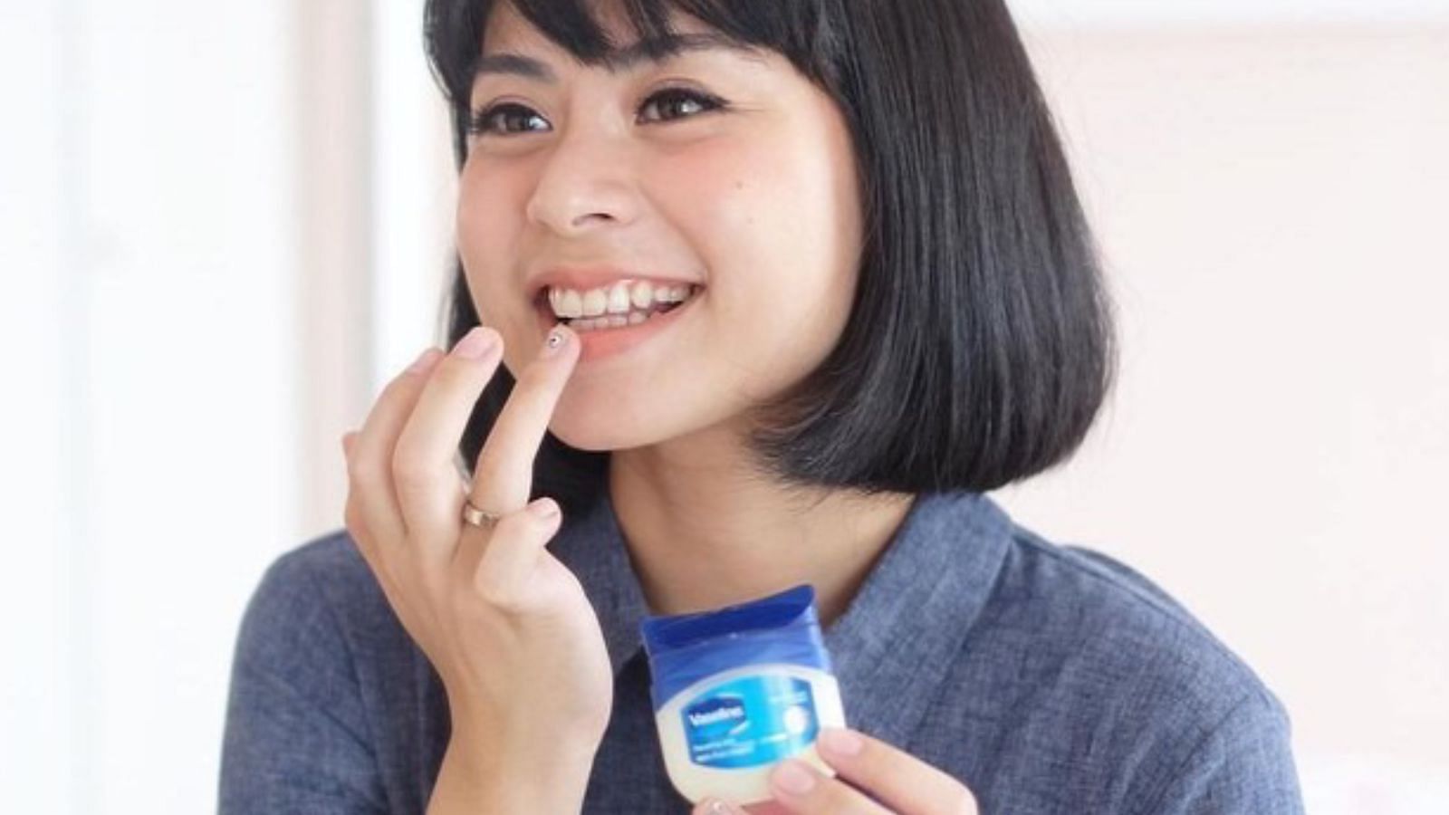 Vaseline Clog Pores (Image via Vaseline)