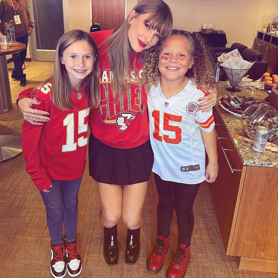 Patrick Mahomes&#039; half-sister Zoe with Taylor Swift and fellow soccer player Jenna Kate Aunan