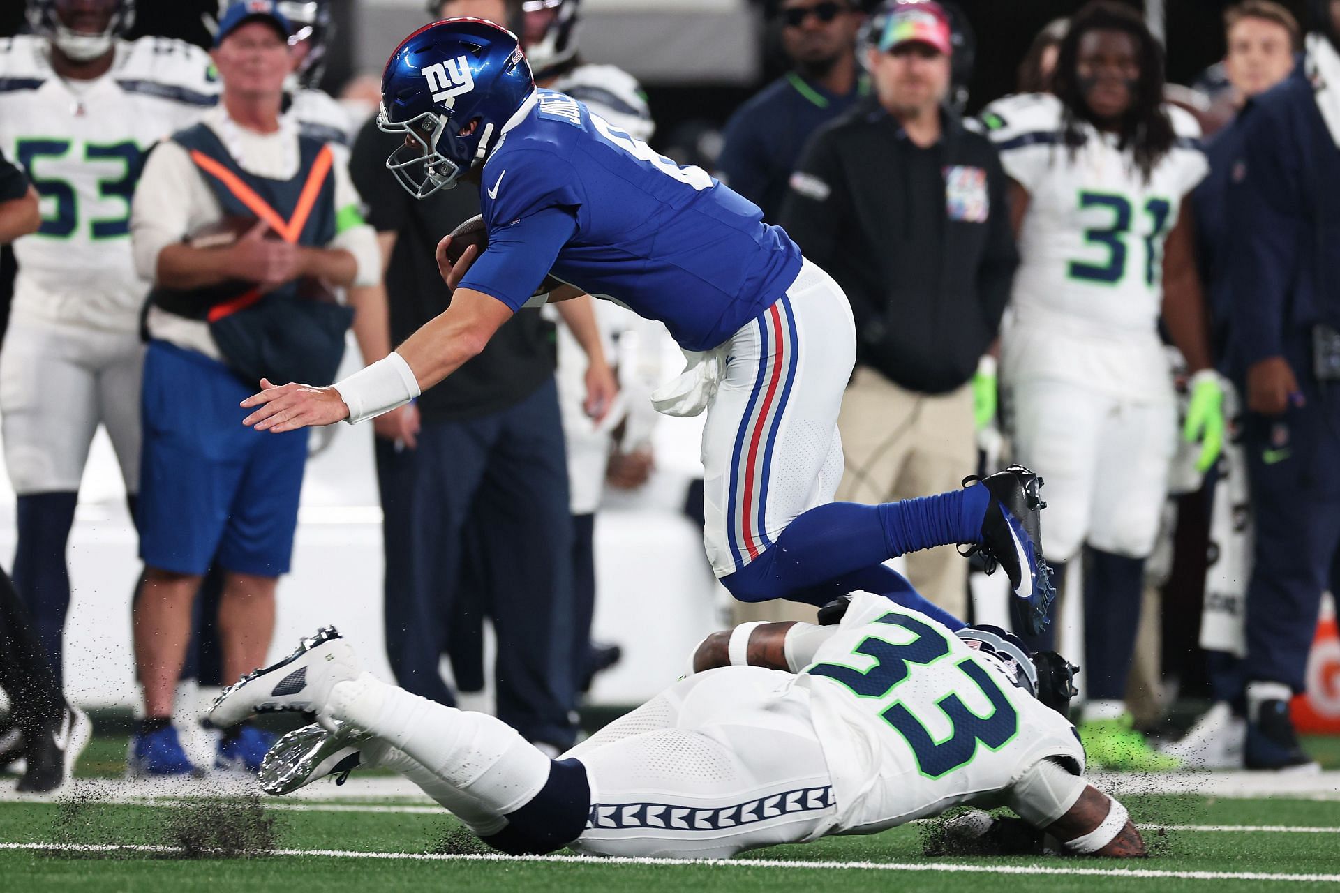 What happened to Jamal Adams? Seahawks safety goes down after taking knee  to head