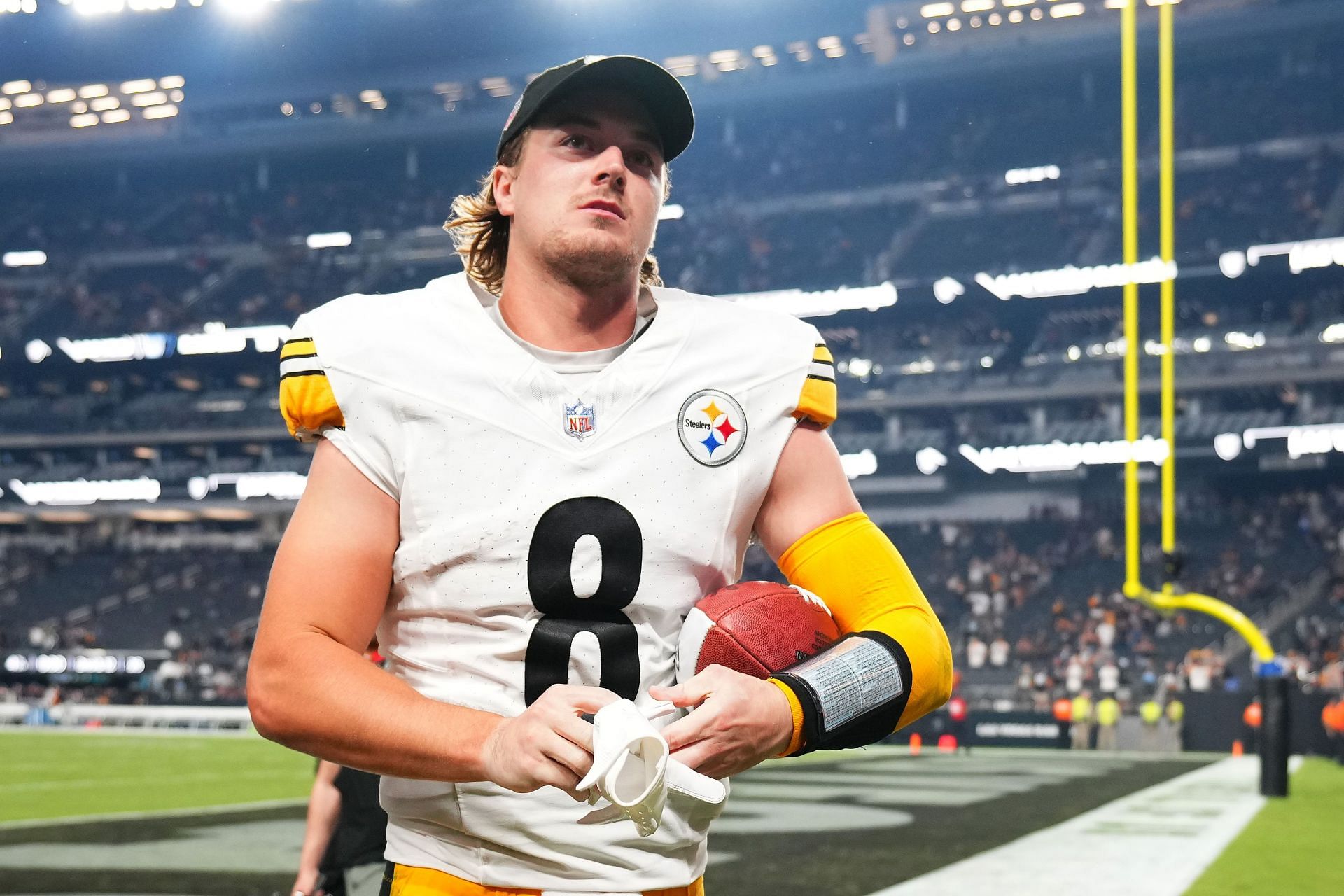 Steelers QB Kenny Pickett injures knee, out vs. Texans, NFL Updates