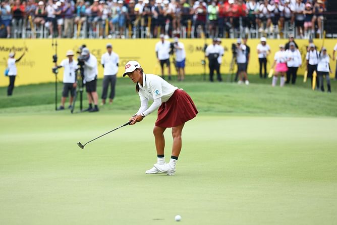 "Terrible call" - Fans unhappy as play gets suspended at LPGA Maybank Championship amid playoff