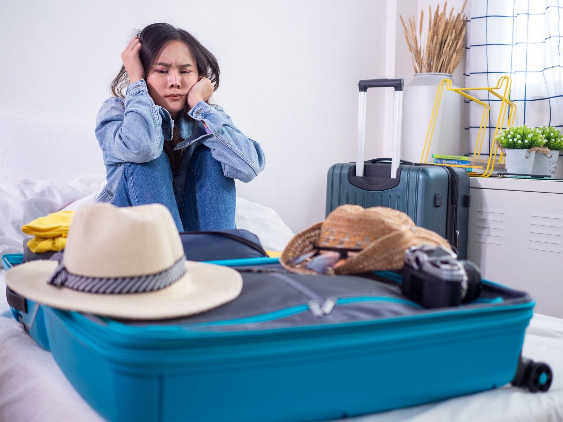 Waiting to pack and go? Here are some holiday stressors to be aware of. (Image via vecteezy/ nuttawan jayawan)