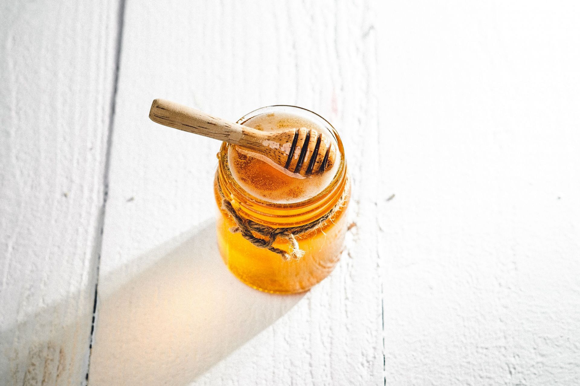 Honey and almond (Image via Unsplash/Art Rachen)