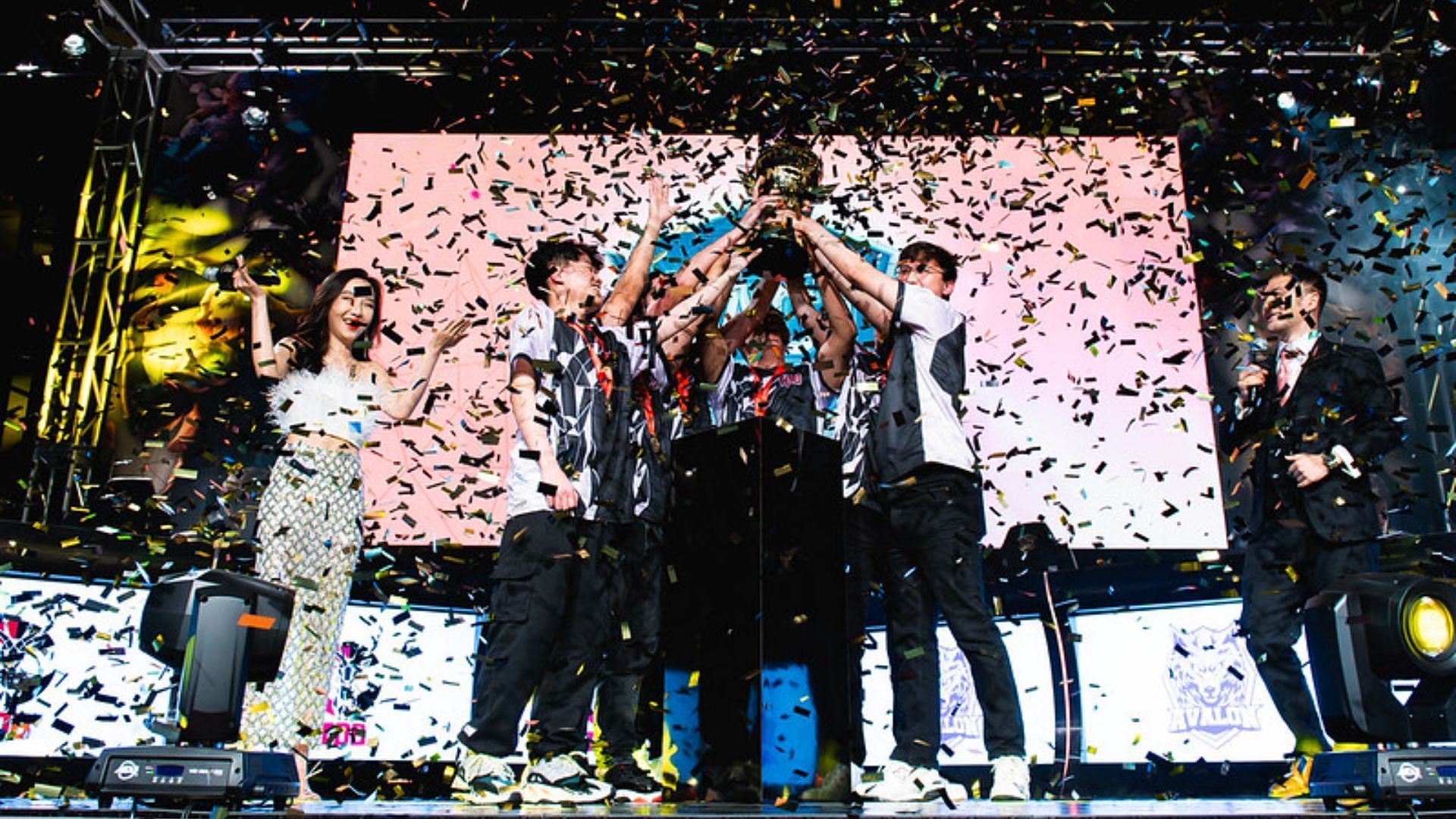 Champions, TheOhioBrothers, lift the trophy after winning the final (Image via Moonton Games)