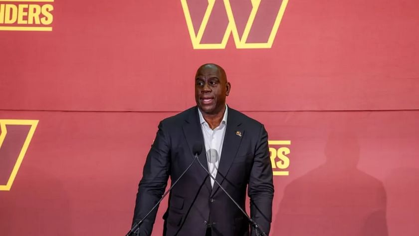 Magic Johnson meets with Washington Commanders players for the